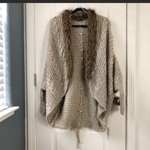 Oversized knit cardigan with fur trim